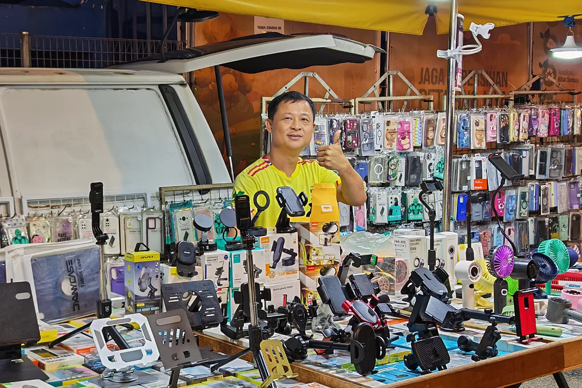 Mobile Accessories Vendor Berry
